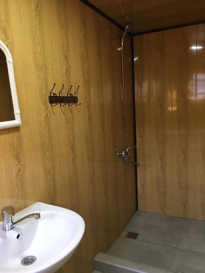 Guesthouse Omalo Bagian luar foto