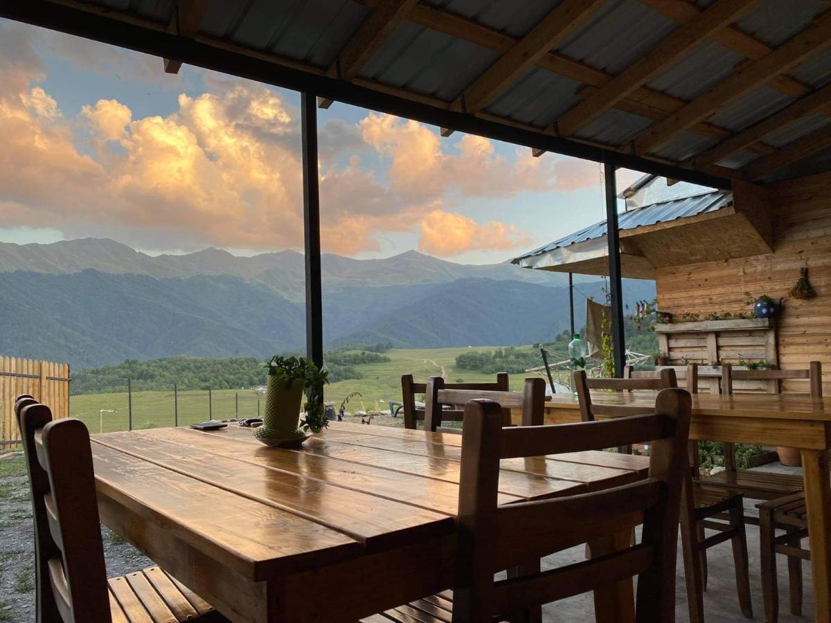 Guesthouse Omalo Bagian luar foto